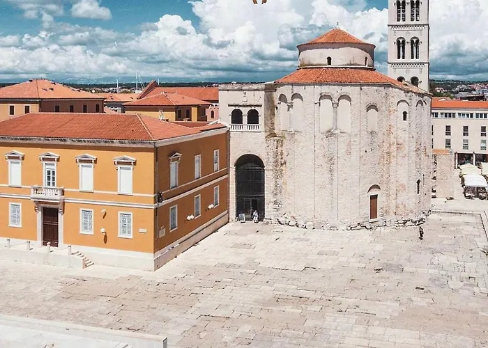 Zeus Apartment *